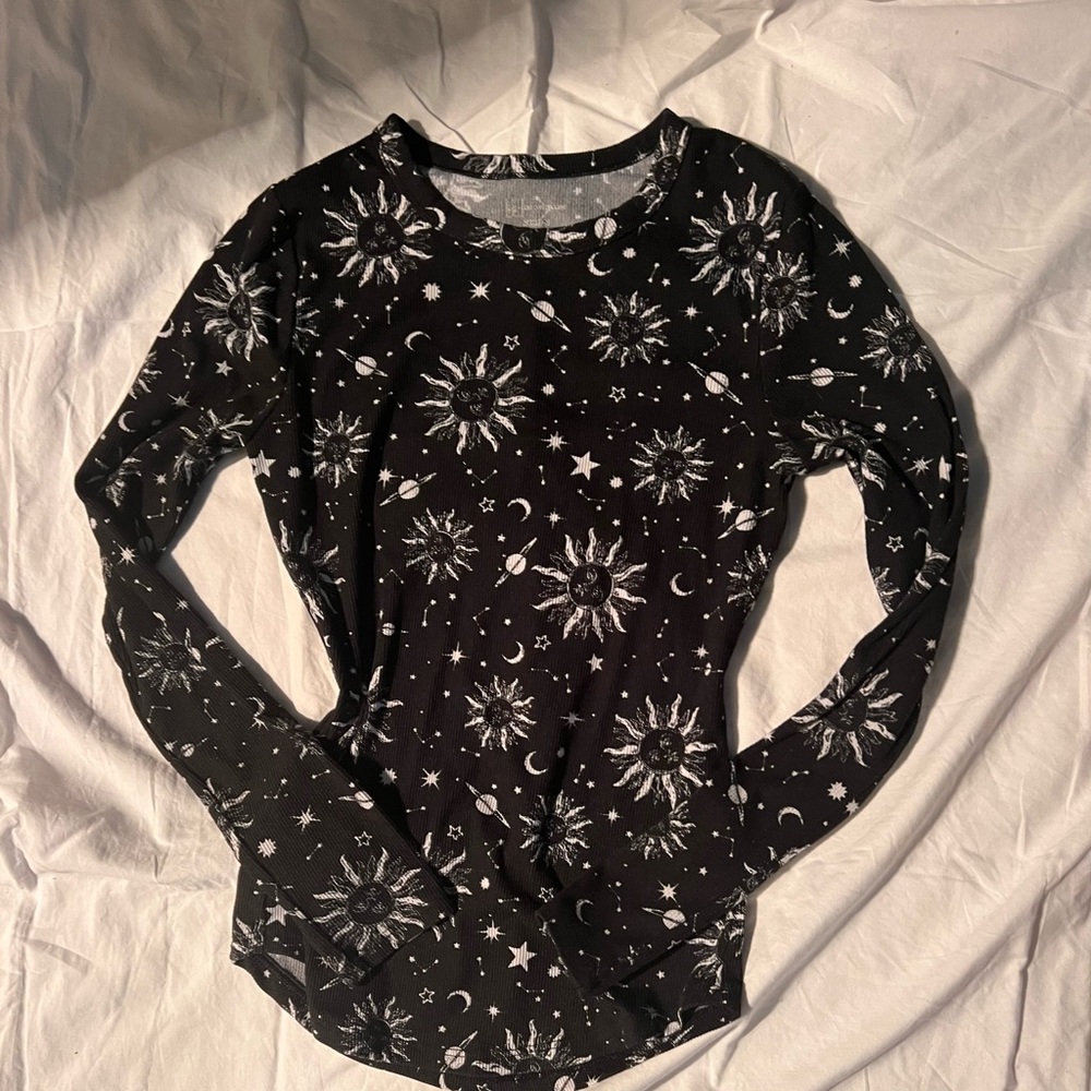 No Boundaries Black and White Graphic Long Sleeve Tee